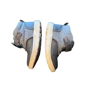Cat & Jack toddler sneakers grey slip on size 7 high top Shoes felted
